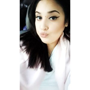 Meet your Posher, Mireya